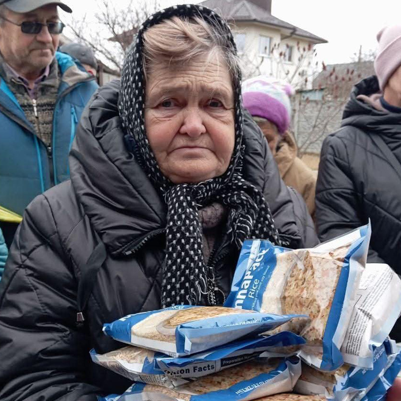 A Ukrainian woman holds bags of Vitafood.